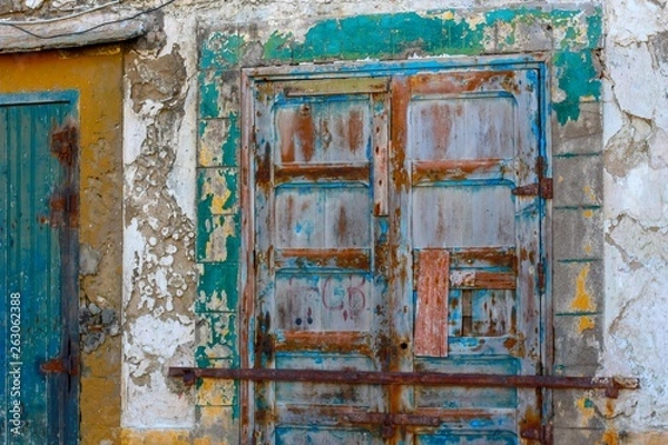 Obraz old door in wall