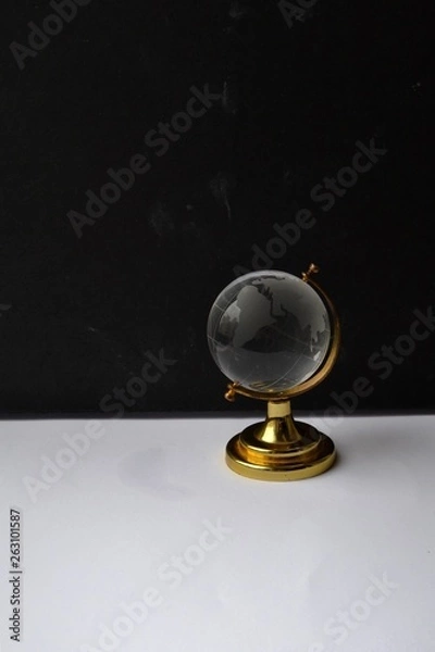 Obraz globe on table