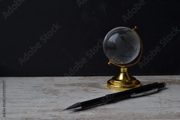 Obraz globe on table