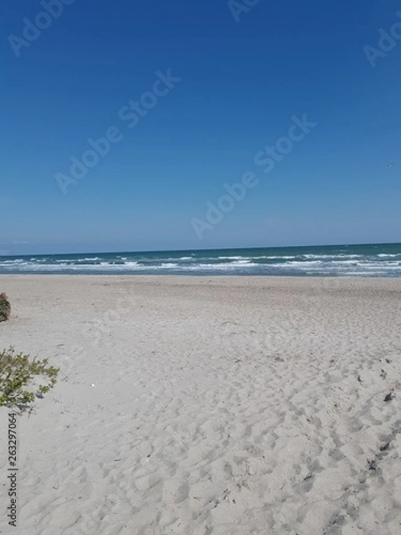Obraz Strand an der Ostseeküste mit Wellen