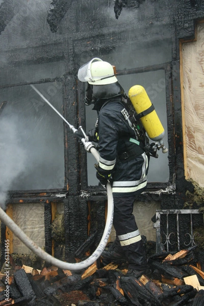 Obraz Feuerwehrmann bei Löscharbeiten