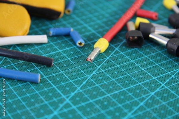 Obraz electric wire tips on the table