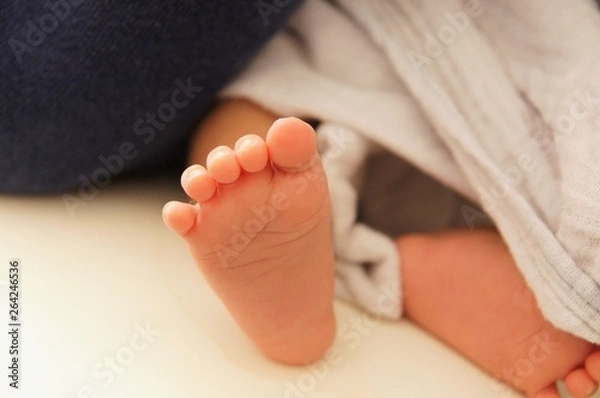 Obraz 新生児の右足