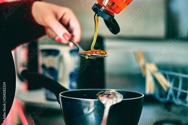 Fototapeta Making honeycomb at home - its messy