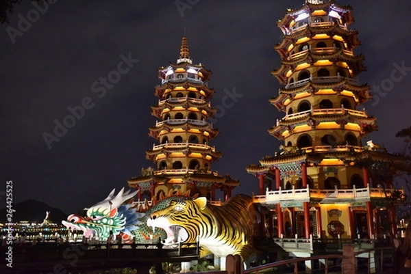 Obraz 高雄 蓮池潭の夜景