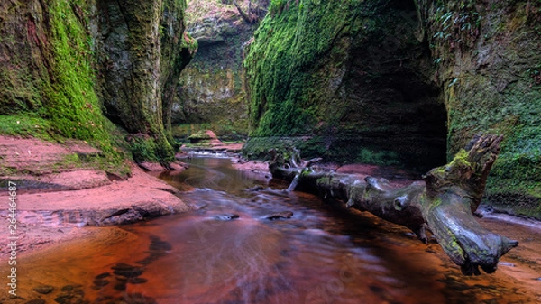 Obraz Glen Finnich, Devil's Pulpit. Famous gorge near Glasgow
