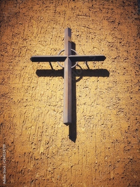 Obraz eisernes Kreuz am Mauerwerk einer Kirche