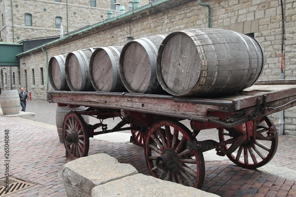 Obraz Barrels on the wagon wheel