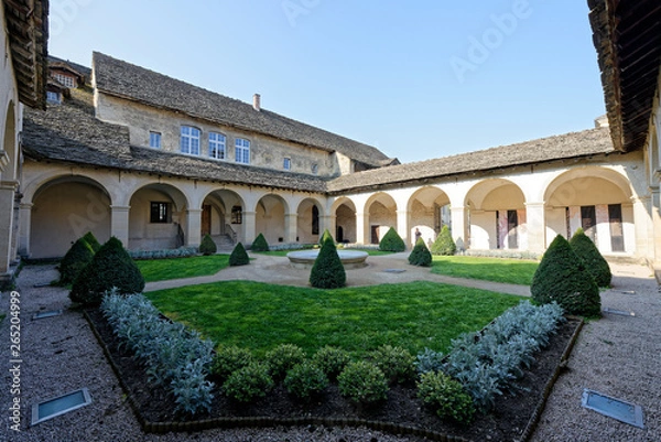 Obraz Cloître du couvent des Augustins, Crémieu, Isère, Auvergne-Rhône-Alpes, France