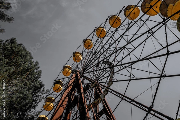 Obraz Old ferris wheel in the ghost town of Pripyat. Consequences of the accident at the Chernobil nuclear power plant