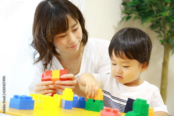 Fototapeta ブロックで遊ぶ親子
