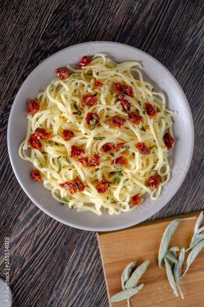 Obraz pasta, spaghetti with sun-dried tomatoes