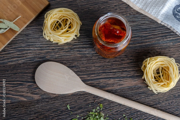 Obraz pasta, spaghetti with sun-dried tomatoes