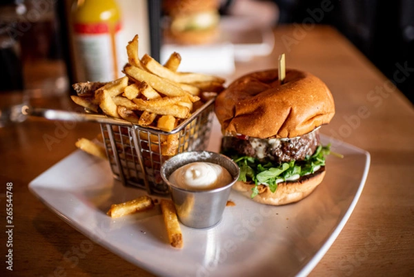 Obraz cheeseburger and fries