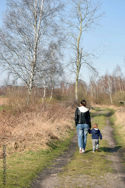 Obraz wiosenny spacer 