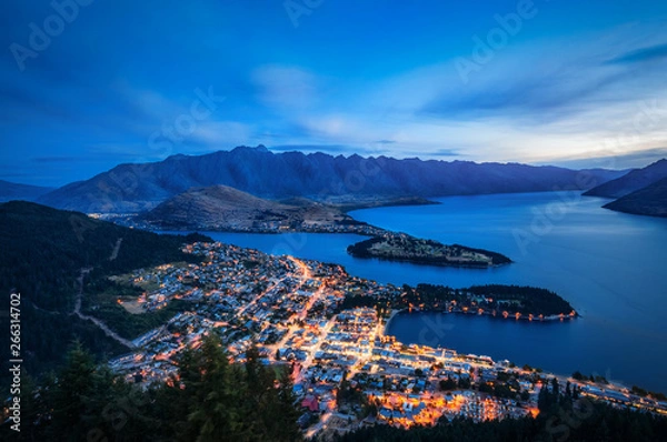 Obraz Queenstown City Lights from the top of the Skyline Mountain. The alpine city sits on the shore of Lake Wakatipu, Otago Region, Southern island, New Zealand.