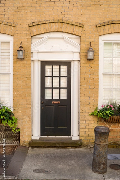 Fototapeta front view of ancient house in Charleston city