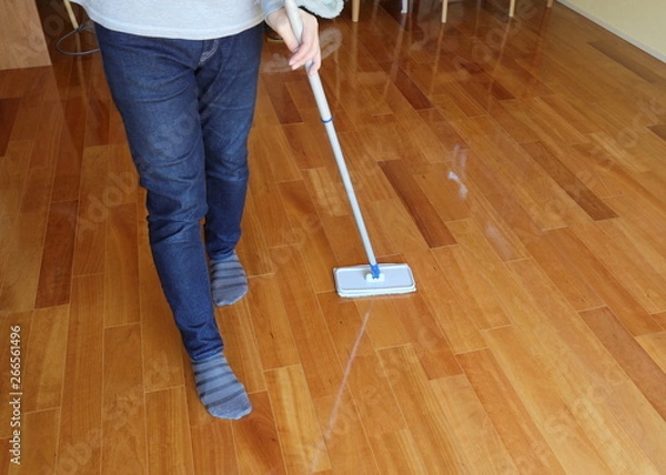 Obraz フロアリングのワックスがけ