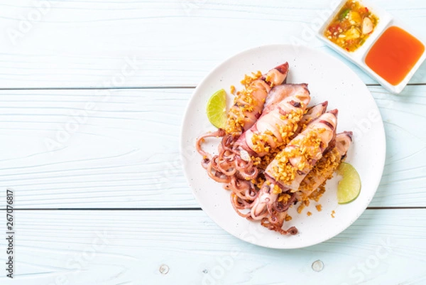 Fototapeta fried squid with garlic