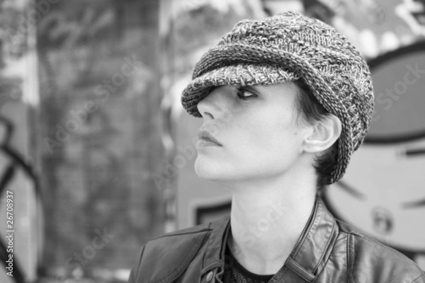 Obraz Portrait de profil  d'une jeune femme coiffée d'un bonnet