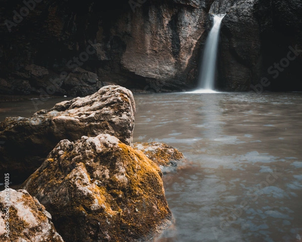 Fototapeta Hidden waterfall
