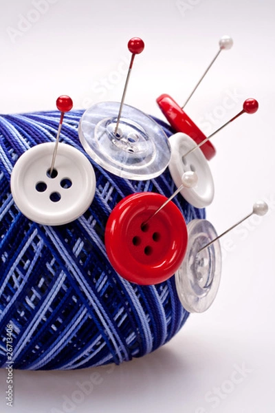 Obraz pins in wool ball with buttons