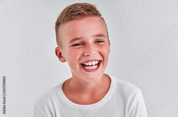 Obraz Cute boy on a gray background