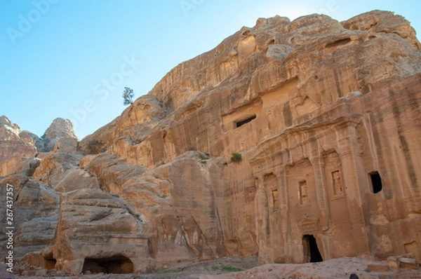 Obraz Petra ancient city, architectural treasure in Jordan.