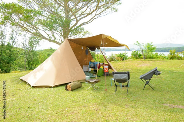 Obraz キャンプ場でテント