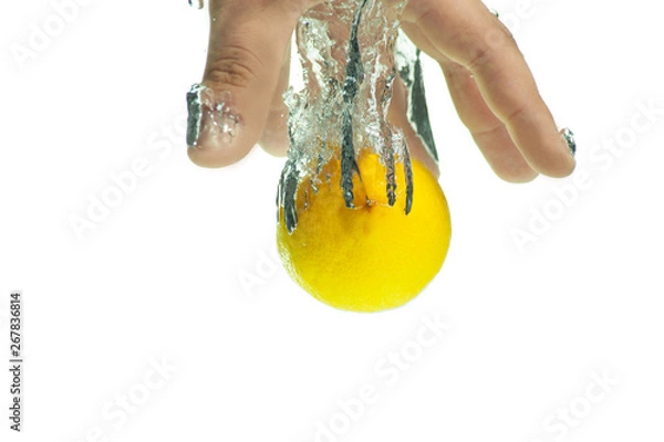 Obraz Catching lemons under the water