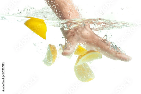 Obraz Catching lemons under the water