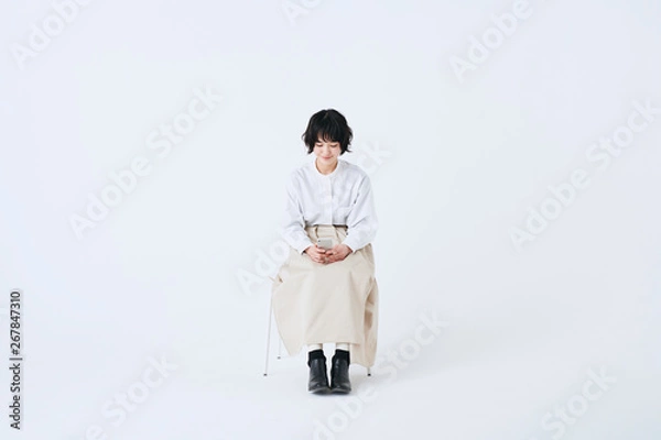 Fototapeta 若い女性　ライフスタイル　白背景