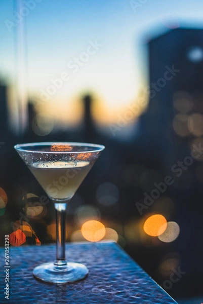 Obraz Closeup of cocktail overlooking city