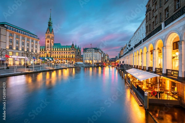 Obraz Hamburg, Niemcy. Cityscape obraz centrum Hamburga z ratuszem podczas zachodu słońca.