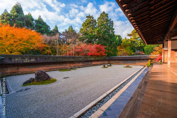 Obraz 京都　龍安寺の石庭　紅葉