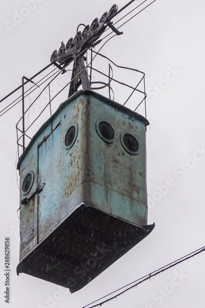 Obraz old rusty calbeway gondola in georgia