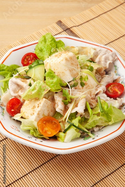 Fototapeta 豆腐の冷しゃぶサラダ
