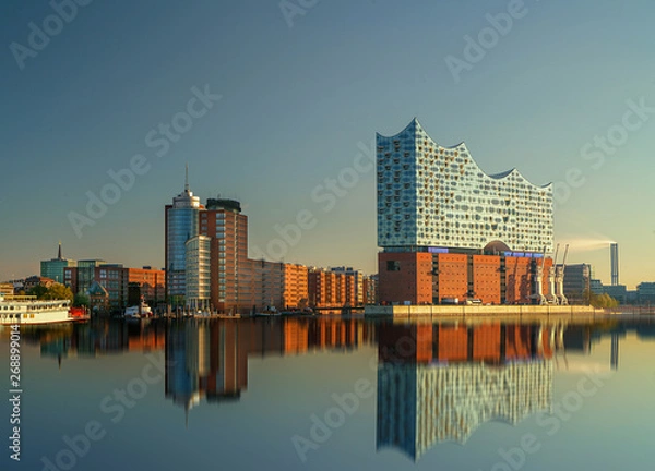 Fototapeta Hamburg Elbphilharmonie z odbiciem w wodzie