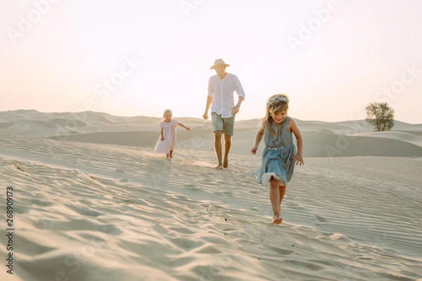 Obraz Father with two daughters in the desert in Dubai