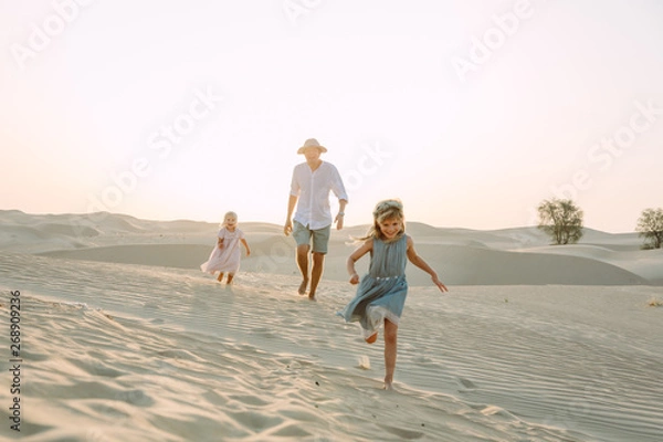Obraz Father with two daughters in the desert in Dubai