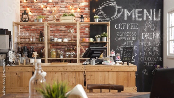 Obraz 3d render restauracji cafe bar nikt wewnątrz. Puste wnętrze kawiarni w ciągu dnia z drewnianym licznikiem ściany z czerwonej cegły w tle. menu pisania na tablicy z pięknymi literami i filiżanką.