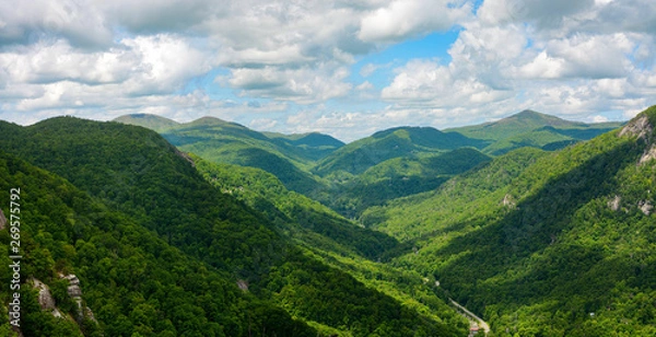 Fototapeta Szeroki widok na góry Blue Ridge, widziany z Chimney Rock Mountain w Północnej Karolinie