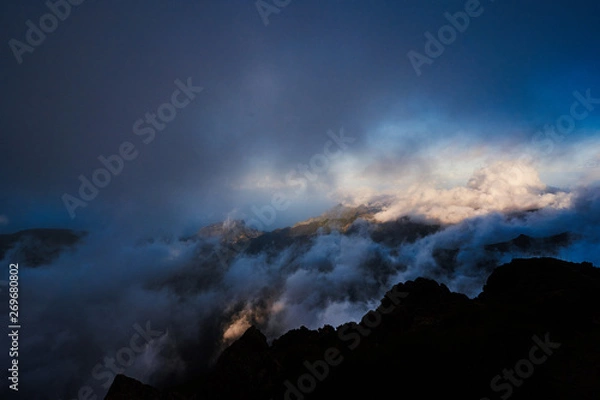 Obraz Mountain view from pico de arieiro with mountains, ocean, clouds and blue sky
