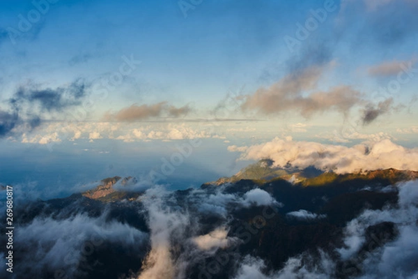 Obraz Mountain view from pico de arieiro with mountains, ocean, clouds and blue sky