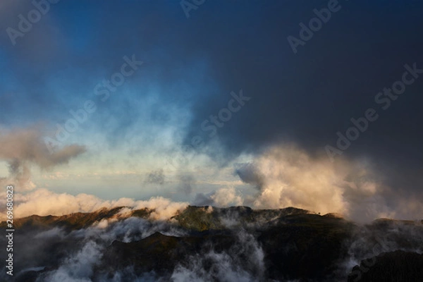 Obraz Mountain view from pico de arieiro with mountains, ocean, clouds and blue sky