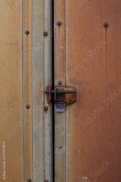 Fototapeta 赤錆びた扉と鍵