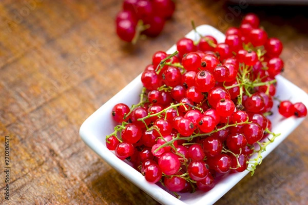 Fototapeta Fresh currant, organic currants in white bowl on table closeup