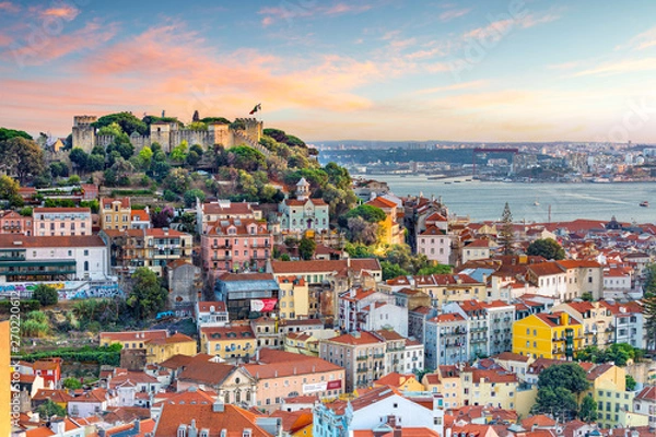 Obraz Lisbon, Portugal skyline at Sao Jorge Castle at sunset.