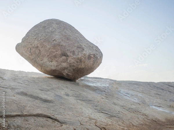 Fototapeta クリシュナのバターボール　マハーバリプラム