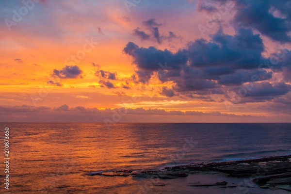 Fototapeta A sun set over the sea
